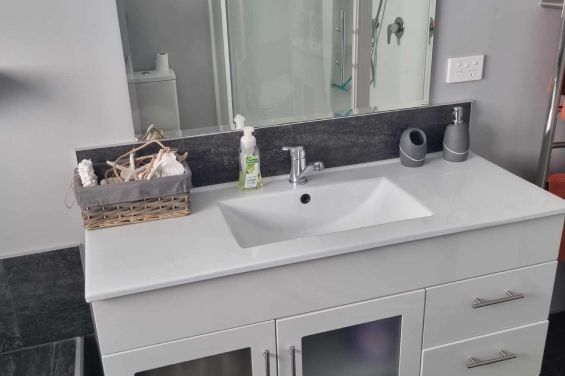 The Bach - bathroom