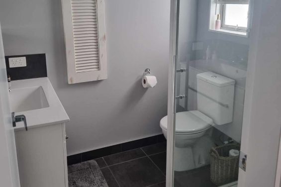 The Bach - bathroom